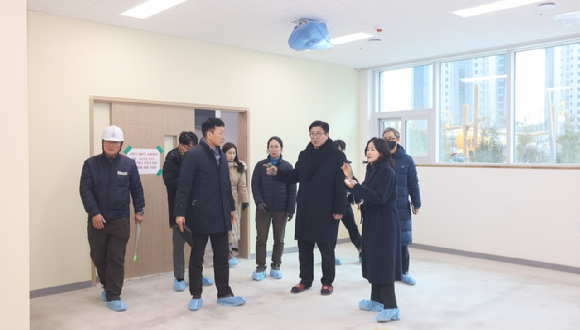 도성훈 인천시교육감, 검단꿈유치원·운서중 현장 점검