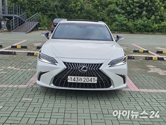 [Hong시승기] 렉서스 ES 300h, 국내서 10만대 팔린 베스트셀러답다