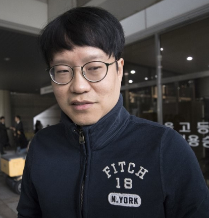 윤서인, 정우성 직격 