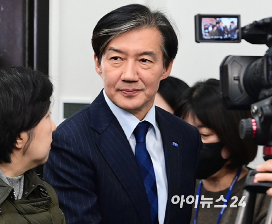 조국, 16일 서울구치소에 수감된다…3일 뒤로 연기 허가