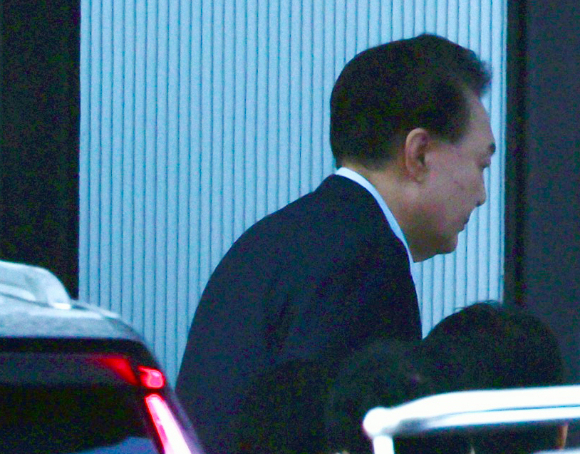尹 서울구치소 구금 가능성…저녁에는 콩나물국·불고기?