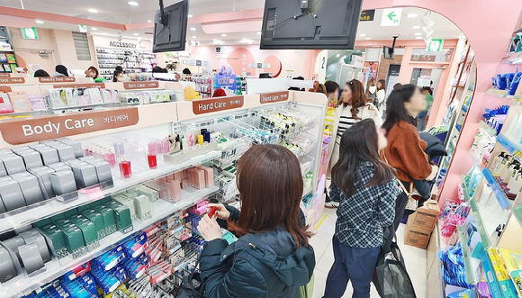 다이소 찾아 마트 가요⋯대체 무슨 일?