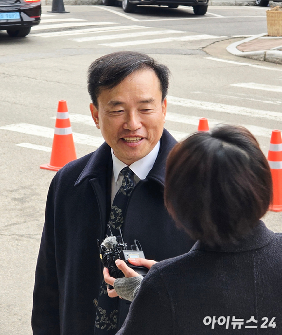 김종철 방미통위원장 "청소년 SNS 규제, 종합적으로 살핀 뒤 대응"