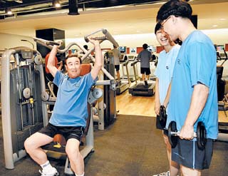 ‘건강해야···’ 두산 피트니스클럽 개장