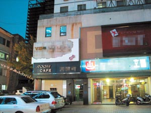 의원 3명 단란주점 뒷풀이는 “사실”…‘성접대’는 부인