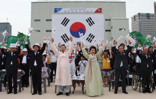 쪼개진 8·15…‘건국 60년’ 논란 정치권 양분