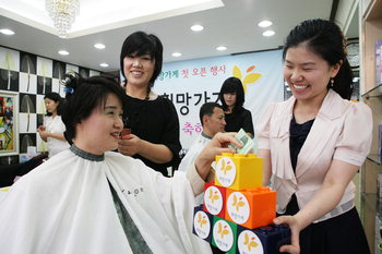 [사회공헌 앞장선 기업들]아모레퍼시픽-한부모 여성가장 창업 도와