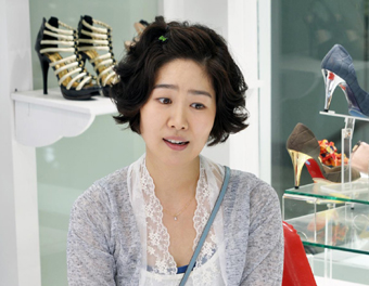 배우 김지영, 긴 머리 싹둑 자르고 ‘당찬 아줌마’ 변신