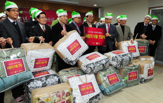 [포토뉴스]이브자리,이불 2500채 기부