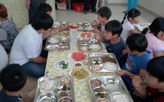 ‘엄마손 밥상’ 전국 처음으로 탄생