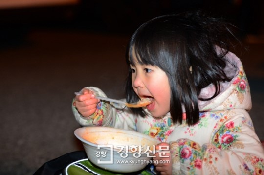 [경향포토]희망버스 참가자 자녀의 국밥 사랑
