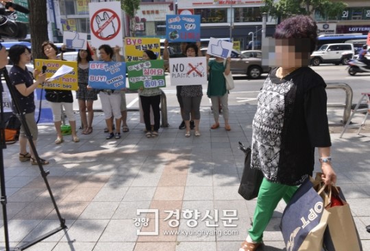 [경향포토]1회용 비닐봉투 이제 그만