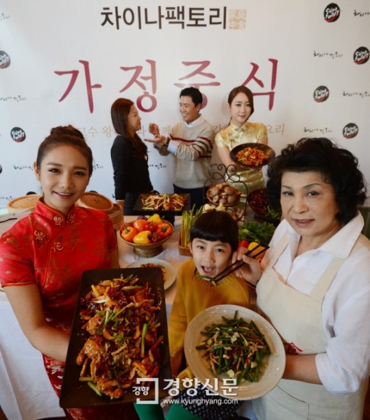 [경향포토]중식 요리 고수 왕옥방 셰프가 선보이는 차이나팩토리의 가정 중식
