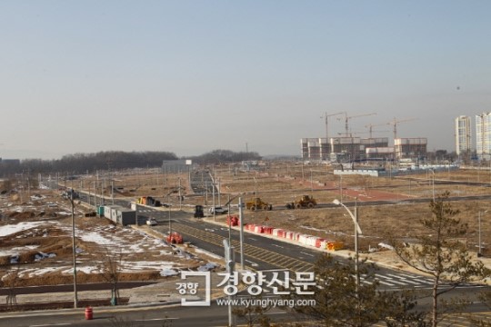 허허벌판에 입주 시작 충북 혁신도시, 정주여건 안 갖춰져 직원들 큰 불편