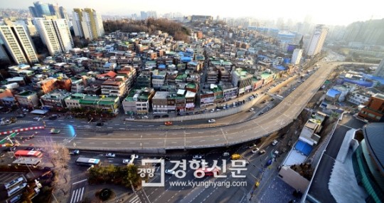 [경향포토]국내 첫 고가도로, 아현고가 철거 시작