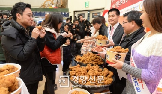 [경향포토]닭 오리고기 소비 급감