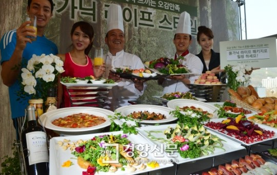 [경향포토]올가닉 푸드 특선요리 선보이는 더케이호텔서울 셰프들