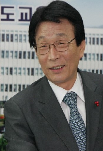 권정호 경남교육감 후보, 반부패 단일화 후보로 확정