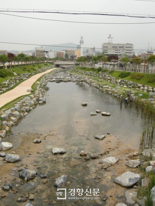 춘천 약사천 복원구간 수변공원 조성