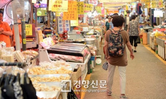 [경향포토]추석 재래시장 썰렁