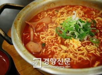 경기불황에 서민들 라면·참치캔 많이 먹었다