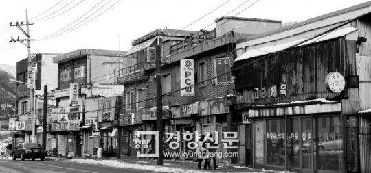 [포토뉴스]검은 땀 하얀 숨… 잿빛도시는 살아있다