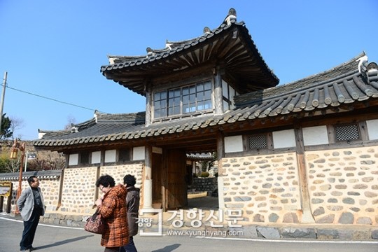 [광복 70주년 기획 - 사진으로 보는 일제강점기 건축 기행]80세 보성여관 여전히 손님 맞고… 78세 보성강발전소 ‘생생’
