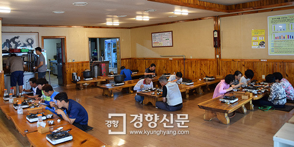 ‘1000원짜리 아침식사’… 청주 남이면 양촌리 ‘만나김치식당’ 7년째 나눔밥상