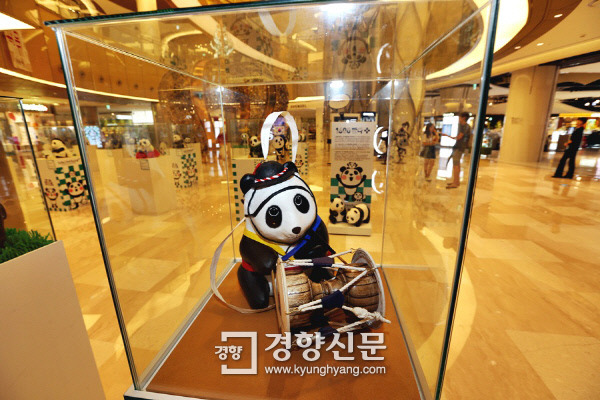 [경향포토]스페셜 판다 경매