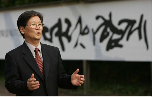 [정리뉴스]실천적 지식인 신영복의 ‘어깨동무체’