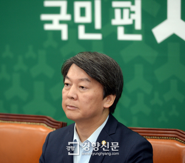 [경향포토]생각에 잠긴 안철수 대표