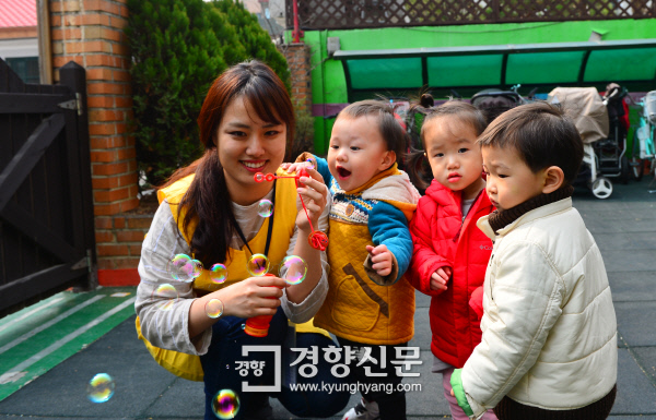 화장실 갈 틈도 없었던 하루.. 보육교사 직접 해보니