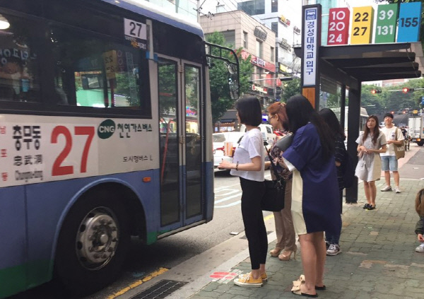 “학점 따려고 한 일인데···” 동명대생 줄서기디자인 시민캠페인으로