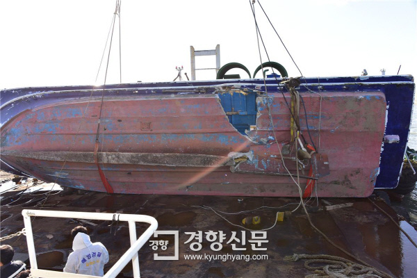 15명 숨진 급유선·낚시배 충돌은 선장들 “과실 탓”