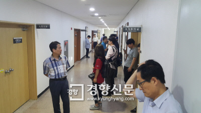 ‘드루킹 특검’ 김경수 집무실 등 압수수색에 경남도청 ‘어수선’