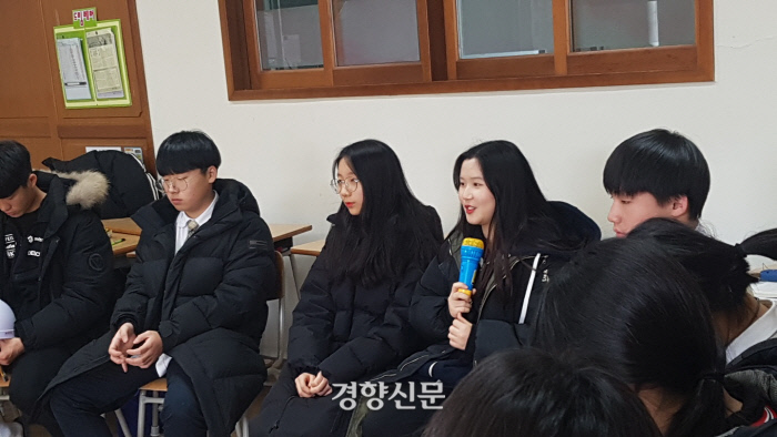 둥글게 앉은 아이들···응곡중 3학년 6반 아이들이 관계를 맺는 방법[노도현의 스쿨존]