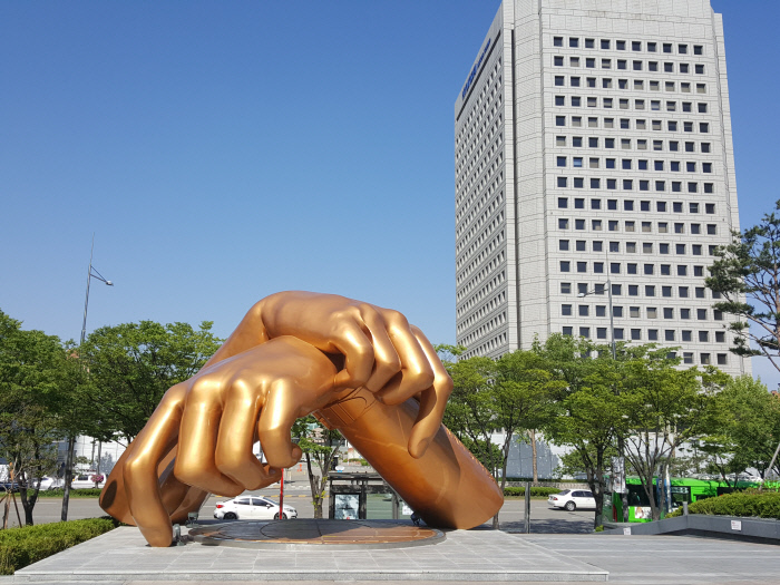 [홍경한의 예술산책-깊이보다]공공미술과 허울뿐인 예술가 일자리