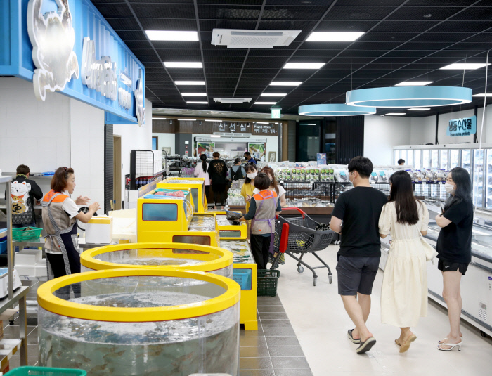 충남 태안에 전국 첫 농·수산물 로컬푸드 매장 개장[태안군]