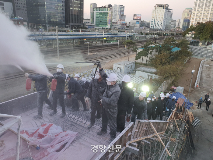 [단독] 인권위, 노량진 물대포 직사 조사 착수···용역 폭력 제동 걸릴까