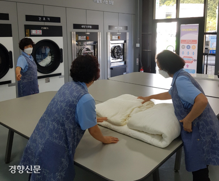 정선 ‘행복빨래방’ 가보니…‘공공 빨래방’ 돌리니 행복이 뽀송뽀송