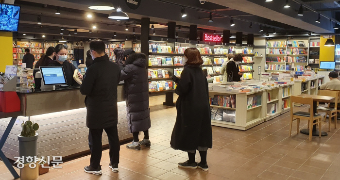 동네책방은 이제 문화공간...북콘서트 등 다양한 행사 개최