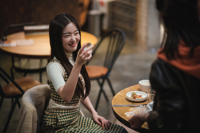 ‘술꾼도시여자들’ 위소영 작가 “척박한 인생 조금은 느슨하게 살아도 되지 않을까요”[인터뷰]