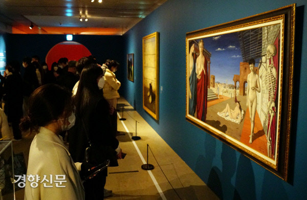 초현실주의거장들,폴델보,붉은도시[경향포토]