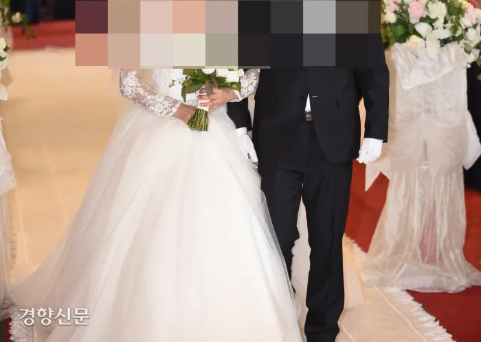 [단독]신혼여행 가던 신혼부부 축의금 가방 슬쩍…60대 남성 검거