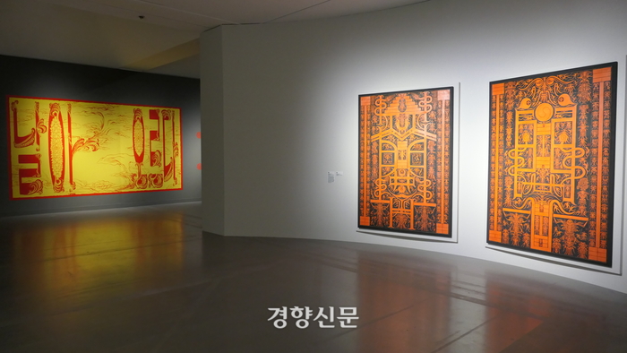 ‘파격·실험과 전통 확장’인가, ‘탈맥락과 자의적 해석’인가···논쟁의 ‘한국의 채색화 특별전’