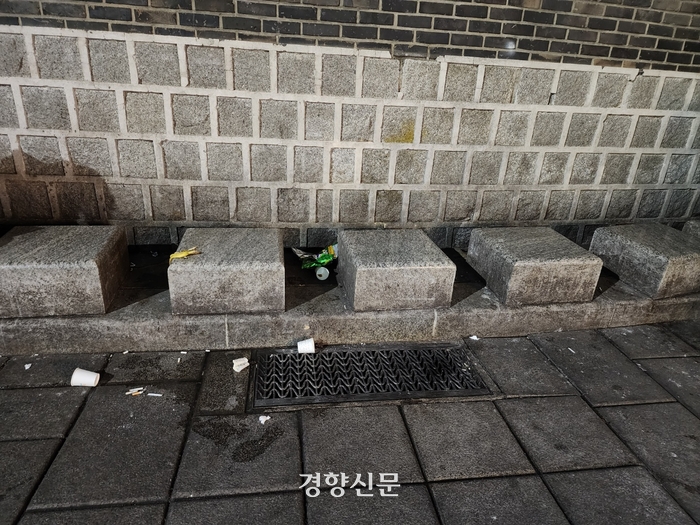 탑골공원은 취객들 ‘노상방뇨 핫플’…여기가 문화재인 건 아십니까?