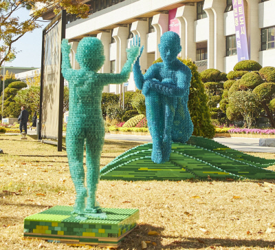 예술작품이 되어 돌아온 ‘장난감 폐블록’