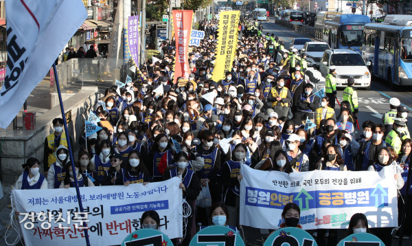필수 인력 충원[경향포토]