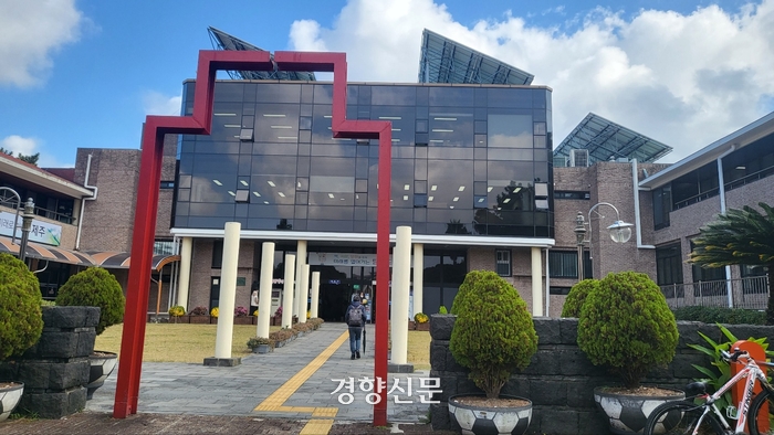 작가가 된 경험, 내 인생의 도움닫기[도서관 길 위의 인문학 10년]