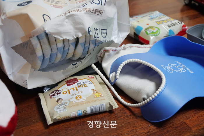 “마트에 못 데려가 미안해, 한결아”···‘고물가 폭풍’ 견디는 비혼모들[고물가 속 비수도권 쉼터의 겨울나기①]